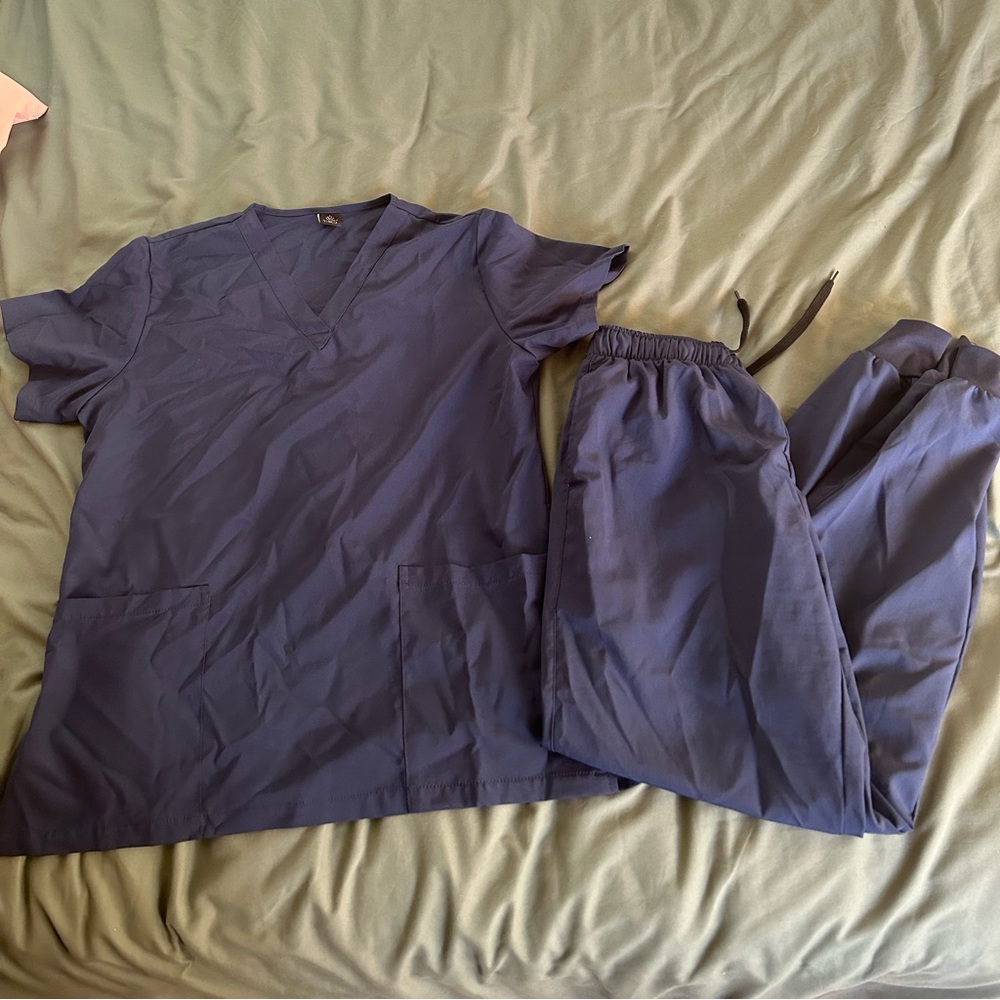 SOLD! Women’s Amazon scrub set